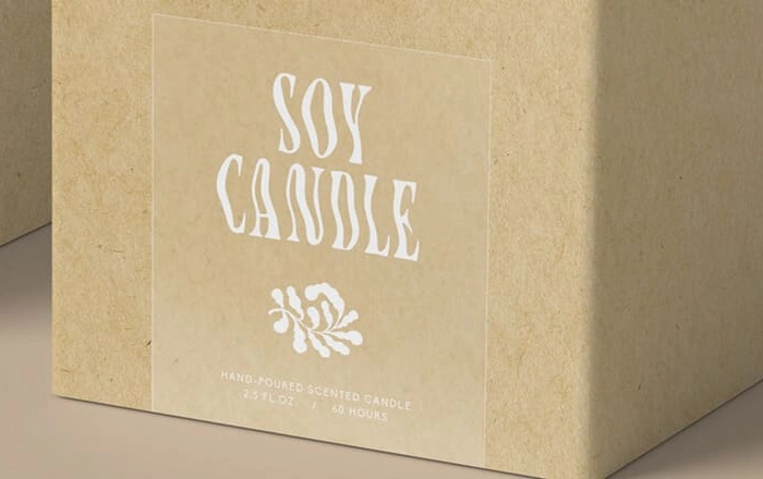Прозрачный стикер на упаковке Soy Candle крупным планом